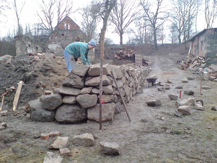 pomocí provázku ji dát do roviny